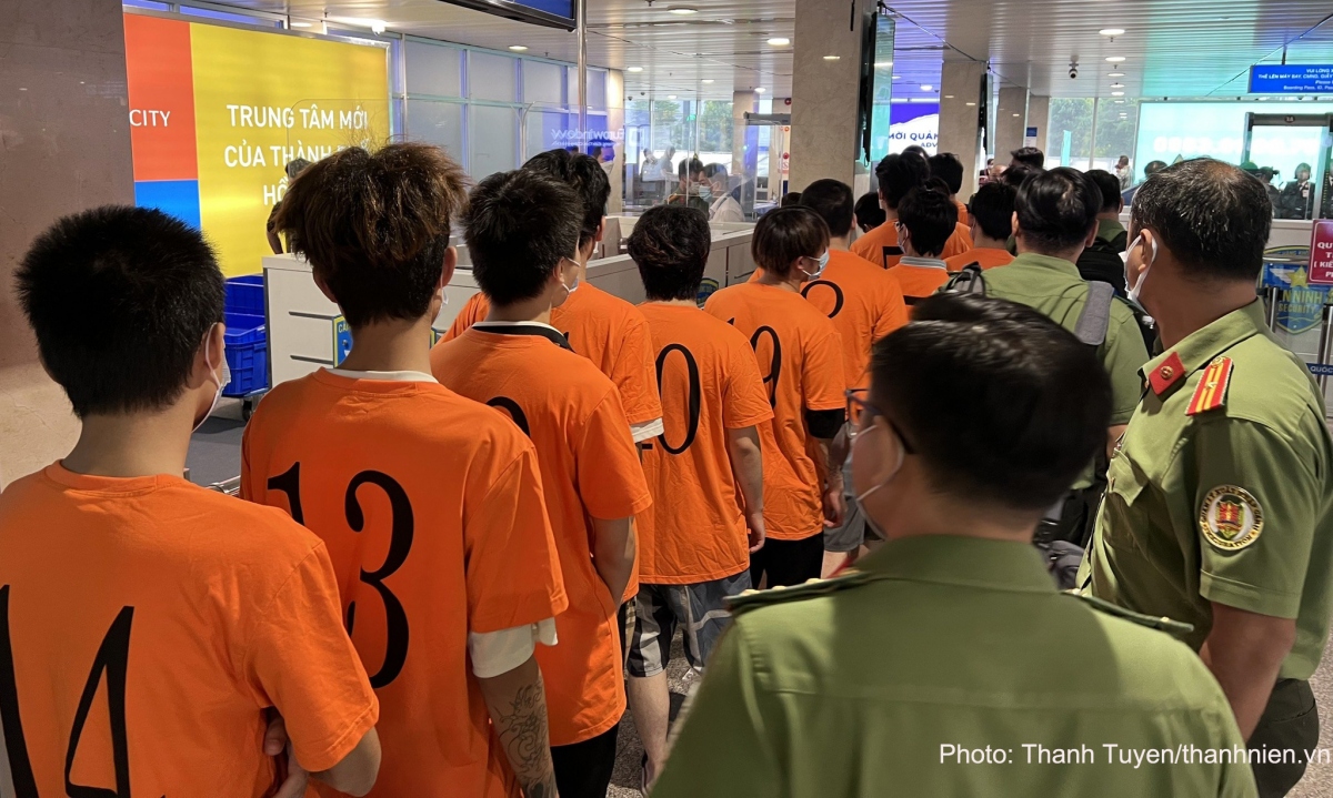 Vietnam deports 14 foreigners for illegal entry